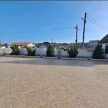 Baffour Apartments Adiebaba Экстерьер фото