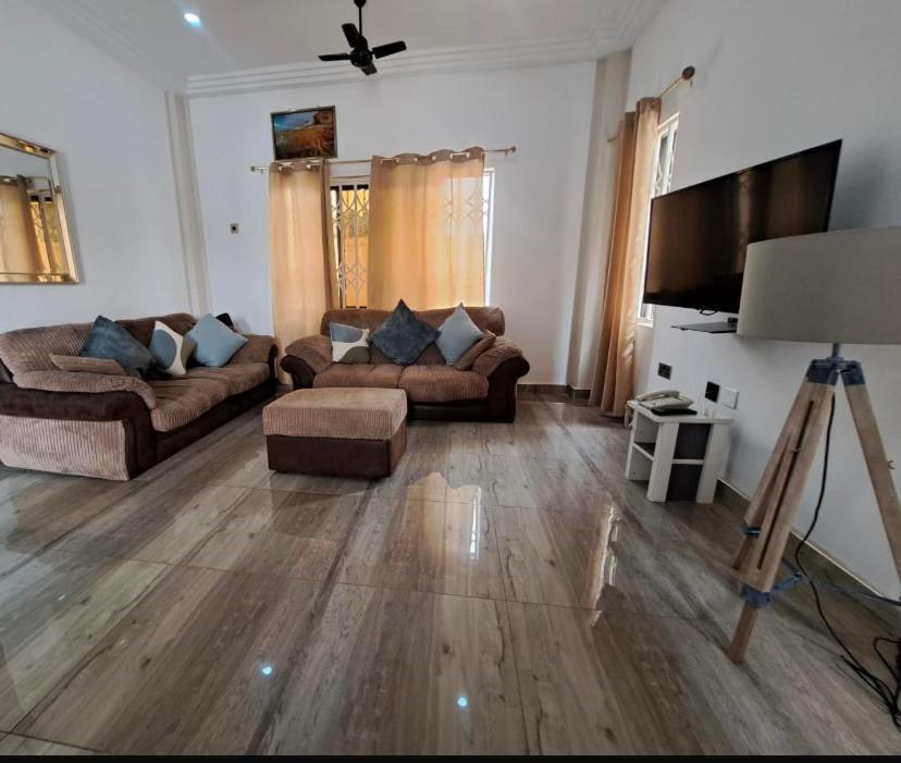 Baffour Apartments Adiebaba Экстерьер фото
