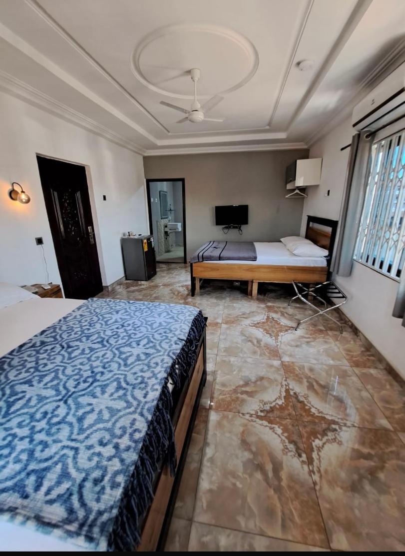 Baffour Apartments Adiebaba Экстерьер фото